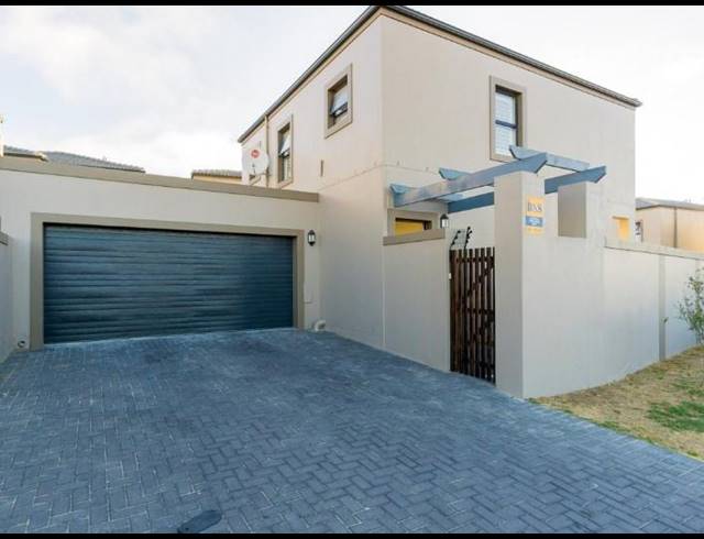 3 BEDROOM TOWNHOUSE TO LET IN PARKLANDS NORTH